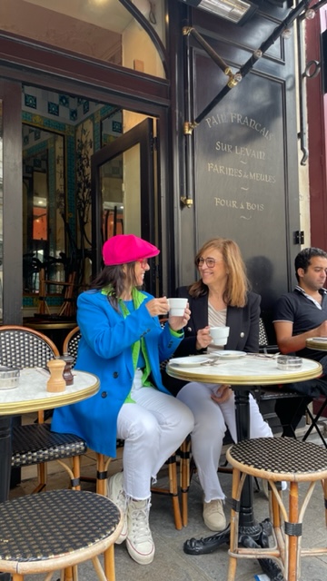 Tomando un café en Paris